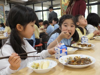 初めての給食
